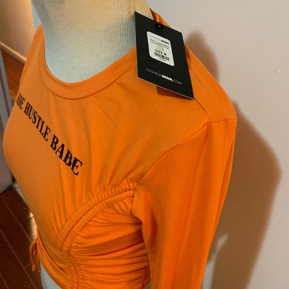 FashionNova Long Sleeve Crop top - Picture 3 of 3